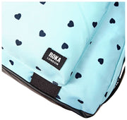 Roka Gatwick Mittelgroße Reisetasche aus recyceltem Canvas – Blau mit Herzmuster