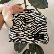 moon-nude-noir-large-makeup-bag---blackwhite-35919827