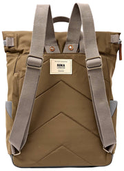 Roka Canfield B Mittelgroßer Rucksack aus recyceltem Nylon – Armeegrün