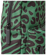 Roka Willesden Grand sac à bandoulière en toile recyclée - Vert artichaut