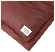 Roka Chelsea B medium crossbodytas van gerecycled nylon - Rocky Road Brown