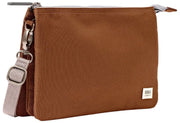 Sac à bandoulière en toile recyclée Roka Carnaby XL - Marron cannelle