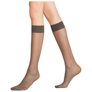 Falke Matt Deluxe 20-Denier-Kniestrümpfe – Carbongrau