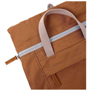 Roka Finchley grote rugzak van gerecycled canvas - kaneelbruin
