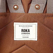 Roka Finchley grote rugzak van gerecycled canvas - kaneelbruin