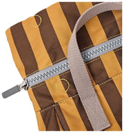Petit sac à dos en toile recyclée Roka Canfield B - Rayure marron