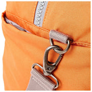 Roka Gatwick medium plunjezak van gerecycled canvas - atomair oranje
