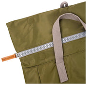 Roka Canfield B medium gerecyclede nylon rugzak - bieslookgroen