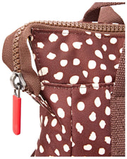 Roka Bantry B Kleiner Rucksack aus recyceltem Canvas – Brauner Fleck