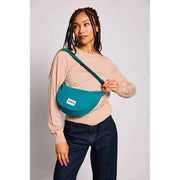 Hindbag Andrea Half Moon Bag – Pfauenblau