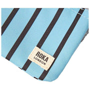 Roka Carnaby Kleine Geldbörse aus recyceltem Canvas – Blau gestreift