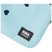 Roka Carnaby Kleine Geldbörse aus recyceltem Canvas – Blau/Blaue Herzen